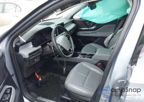 2022 Lincoln Corsair Standard z USA, uszkodzony, nr VIN 5LMCJ1D98NUL12939